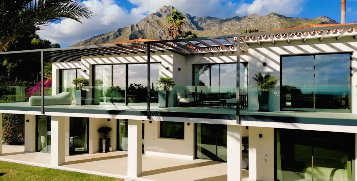 Sale of detached villa in The Golden Mile 4