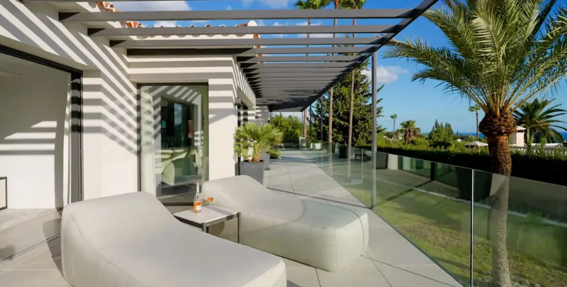 Sale of detached villa in The Golden Mile 5