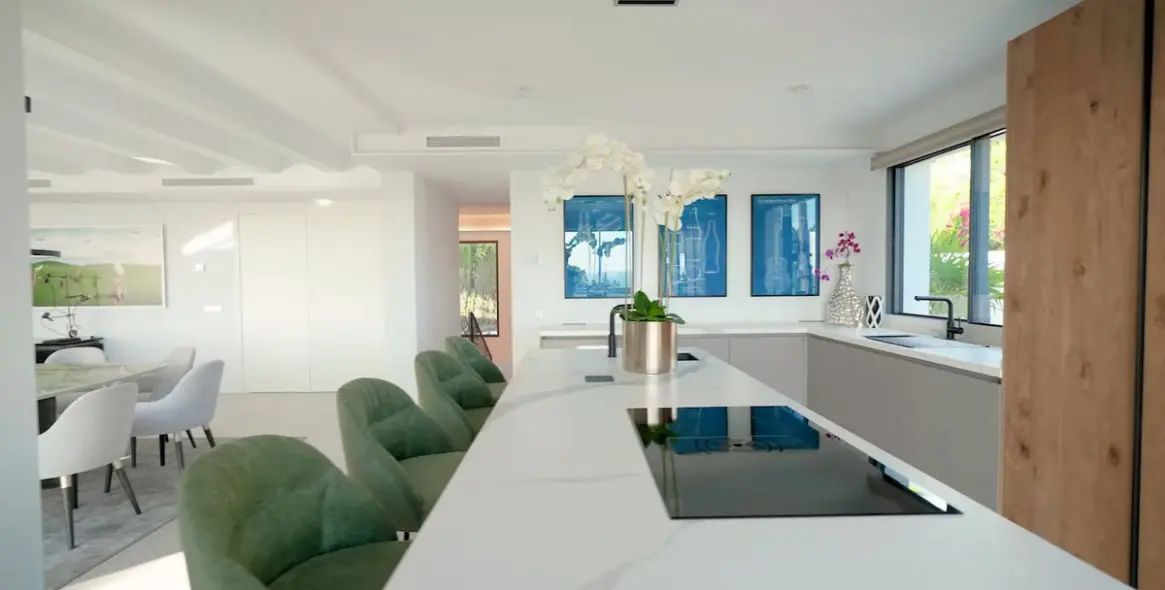 Sale of detached villa in The Golden Mile 16