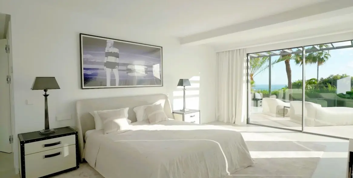 Sale of detached villa in The Golden Mile 18