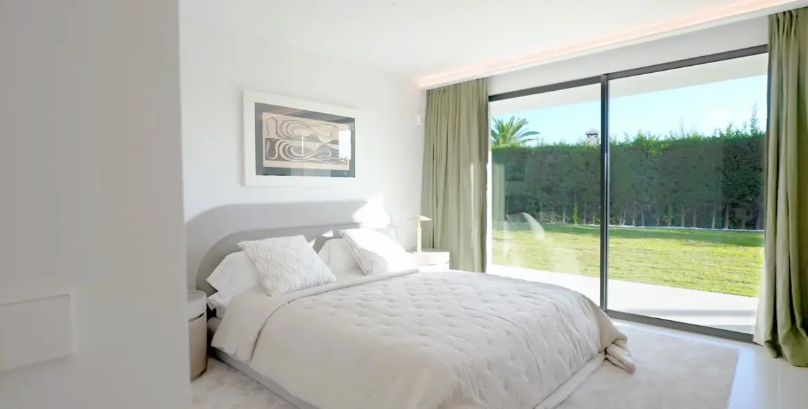 Sale of detached villa in The Golden Mile 19