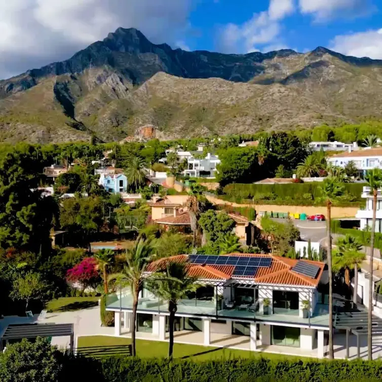 Sale of detached villa in The Golden Mile