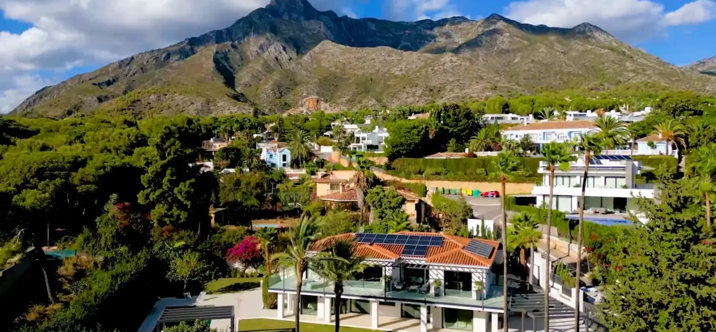 Sale of detached villa in The Golden Mile 0