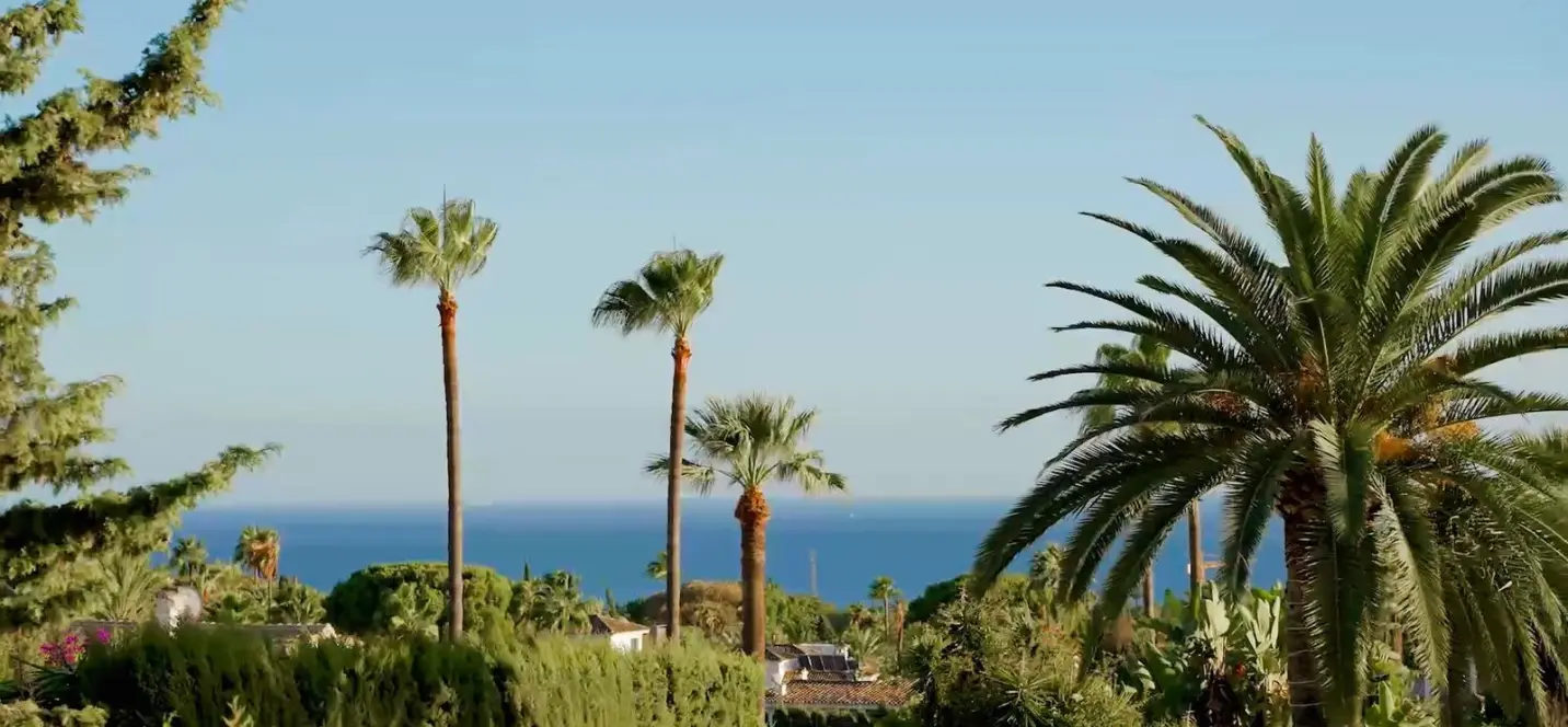 Sale of detached villa in The Golden Mile 1