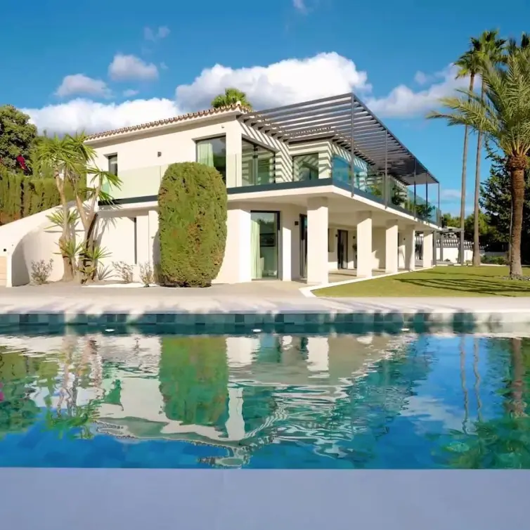 Sale of detached villa in The Golden Mile