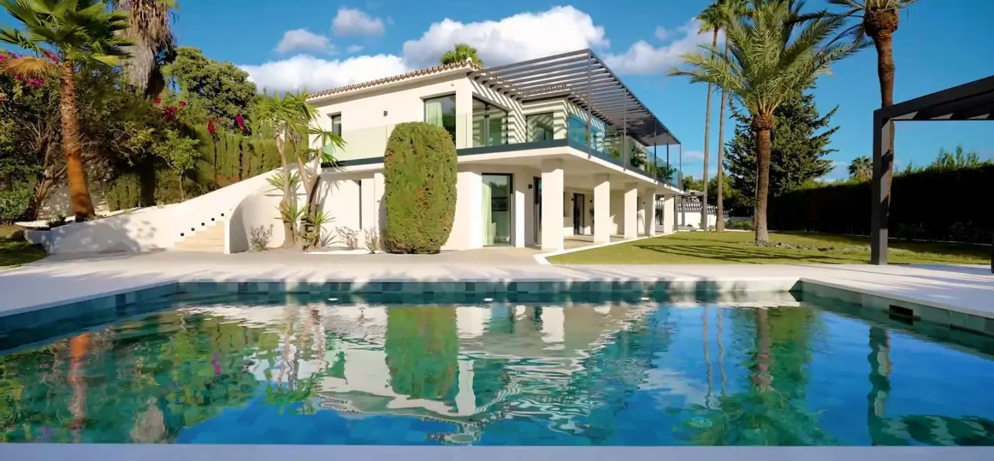 Sale of detached villa in The Golden Mile 2
