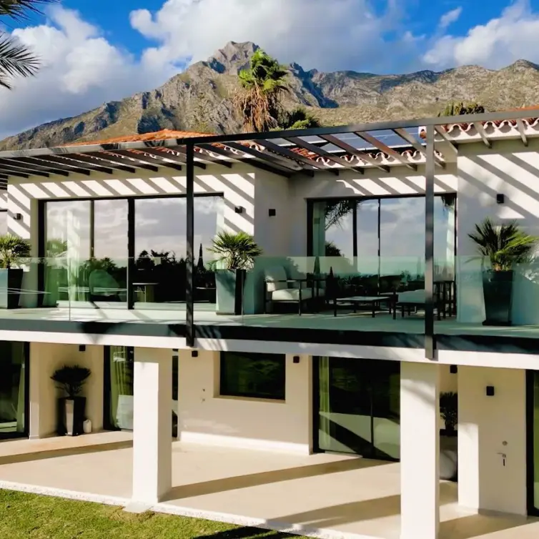 Sale of detached villa in The Golden Mile