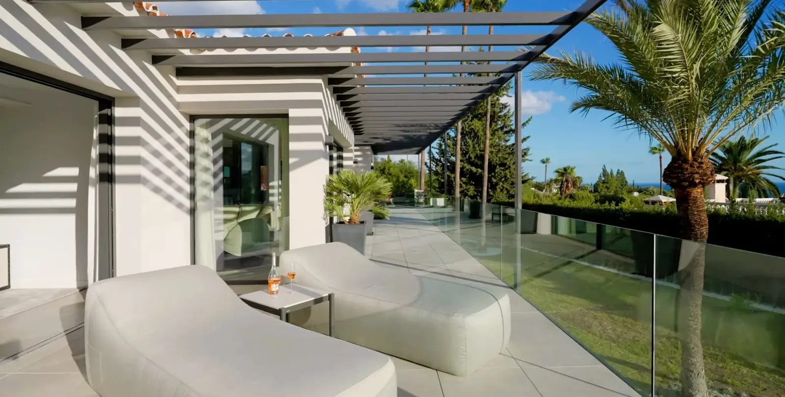 Sale of detached villa in The Golden Mile 5