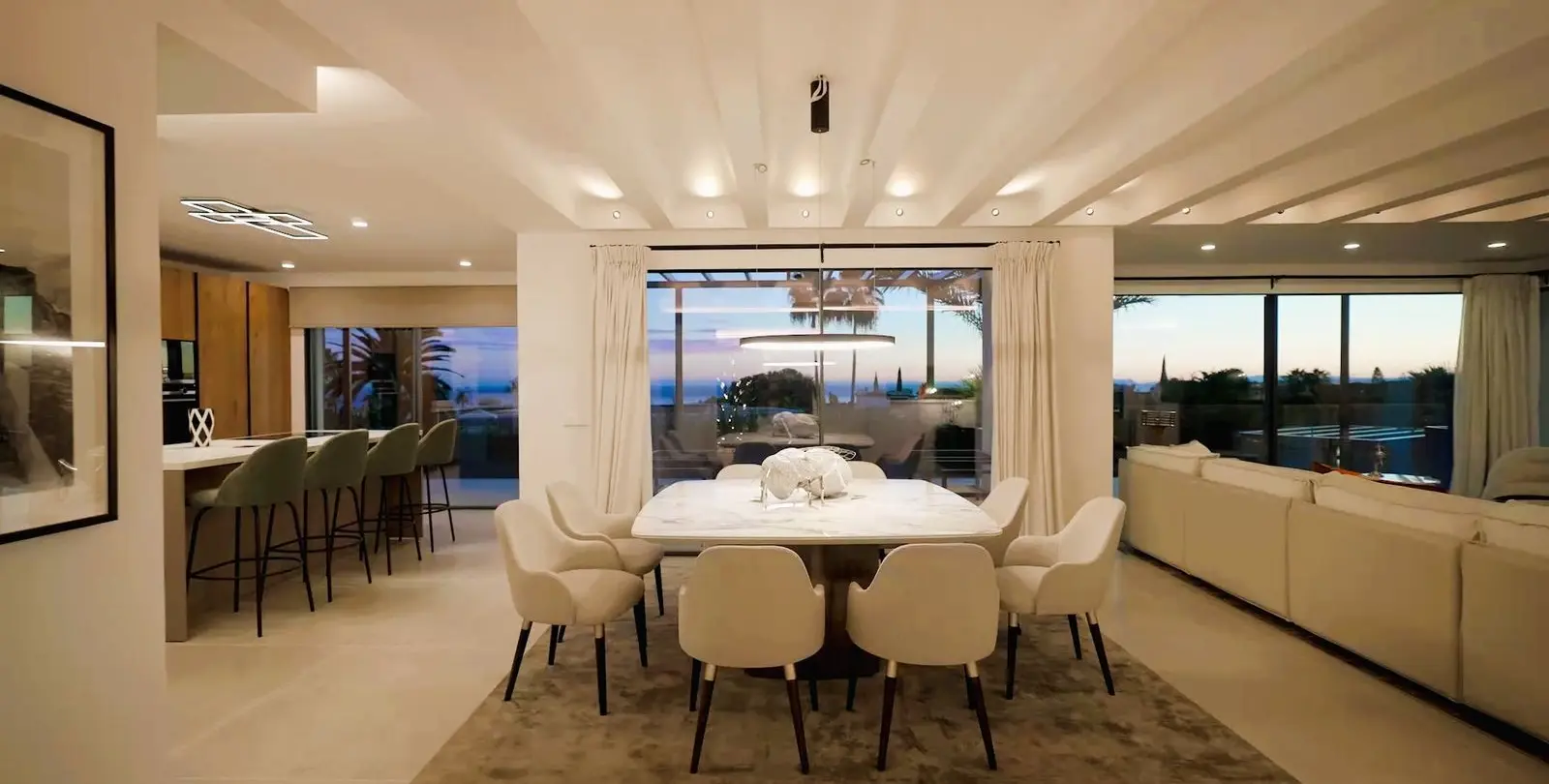 Sale of detached villa in The Golden Mile 30