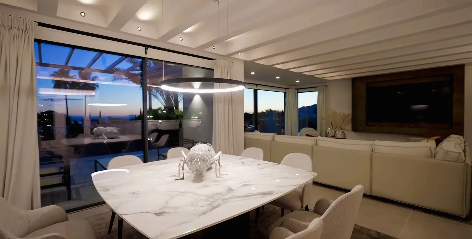 Sale of detached villa in The Golden Mile 31