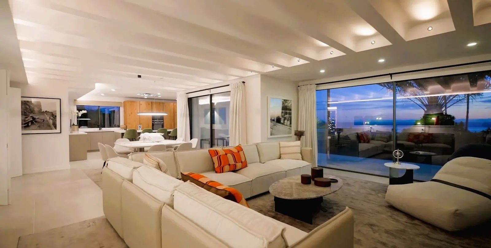 Sale of detached villa in The Golden Mile 32