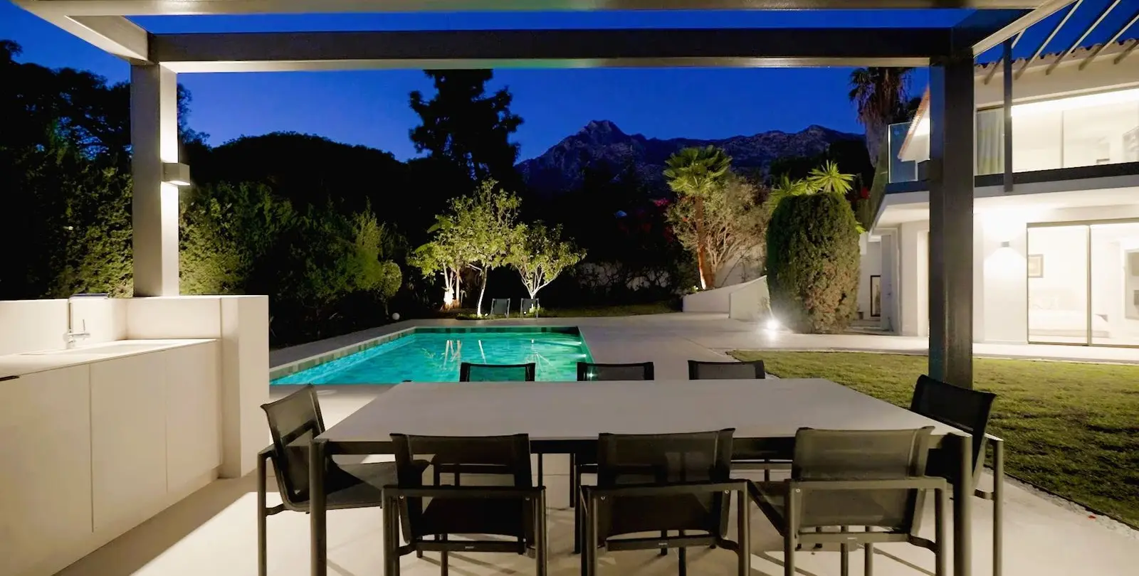 Sale of detached villa in The Golden Mile 38