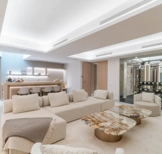 Venta de villa independiente en Nueva Andalucía