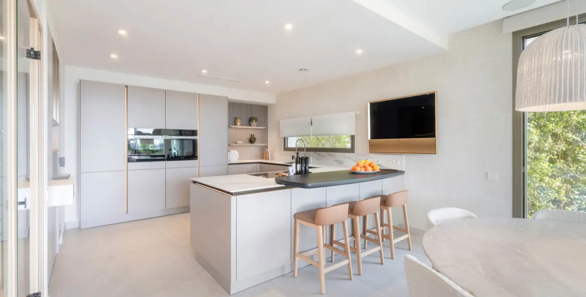 Sale of detached villa in Nueva Andalucía 13