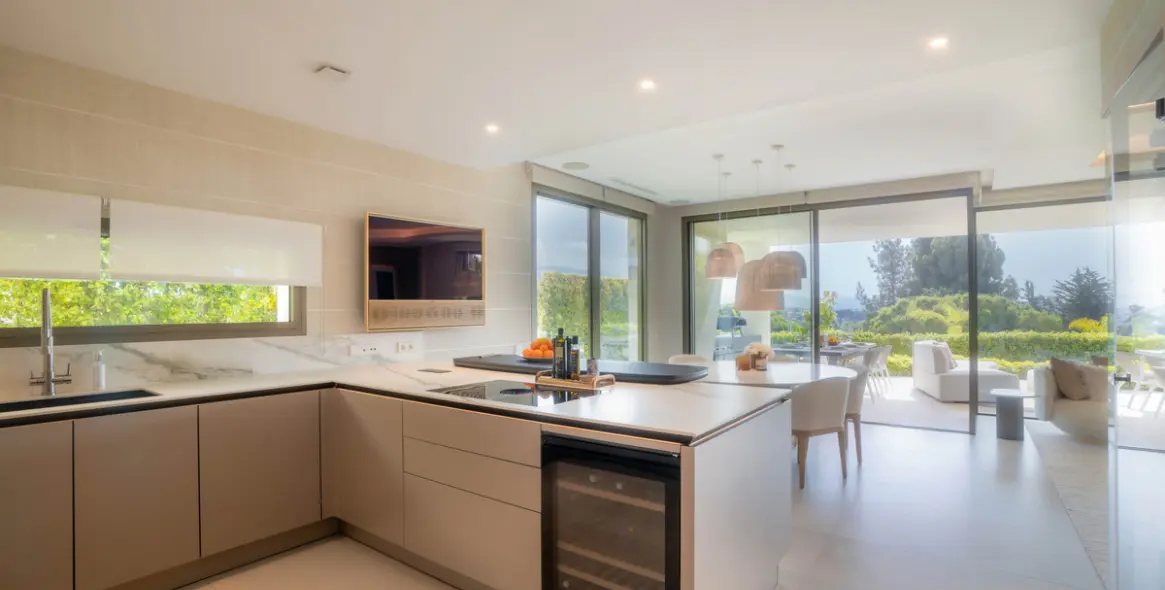 Sale of detached villa in Nueva Andalucía 14