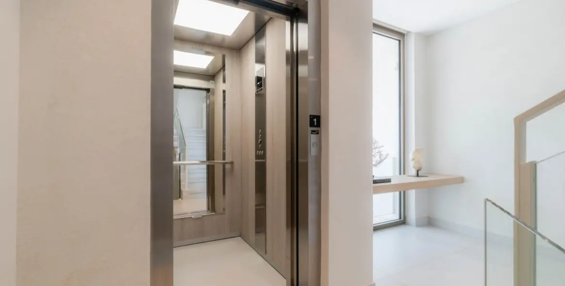 Venta de villa independiente en Nueva Andalucía 23