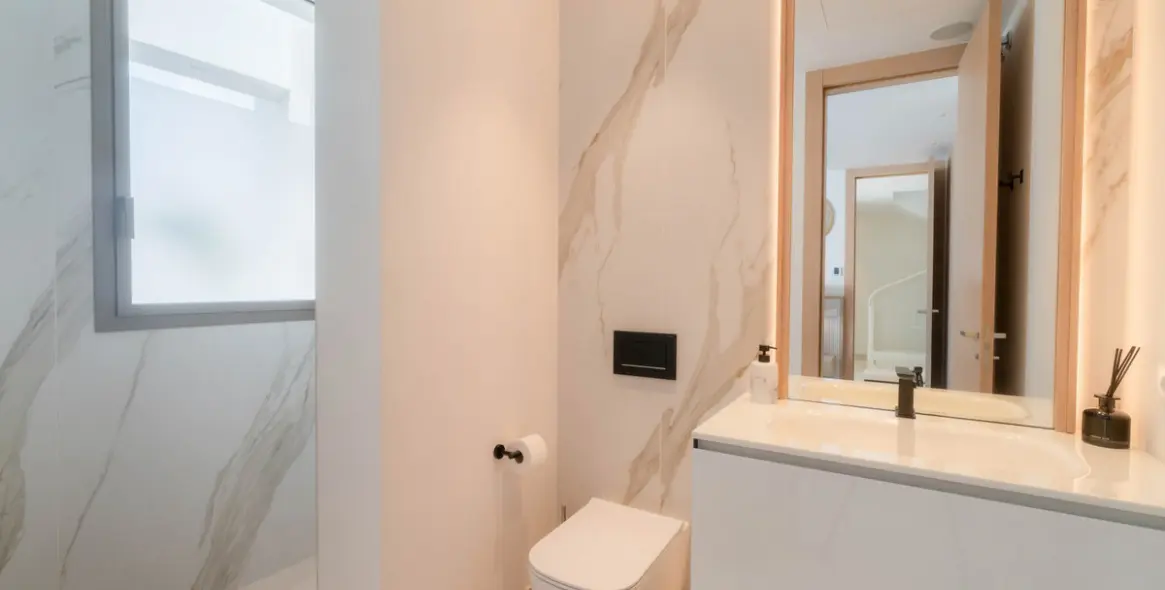 Venta de villa independiente en Nueva Andalucía 35