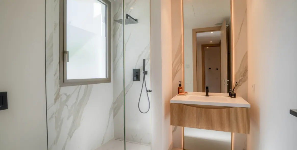 Venta de villa independiente en Nueva Andalucía 37