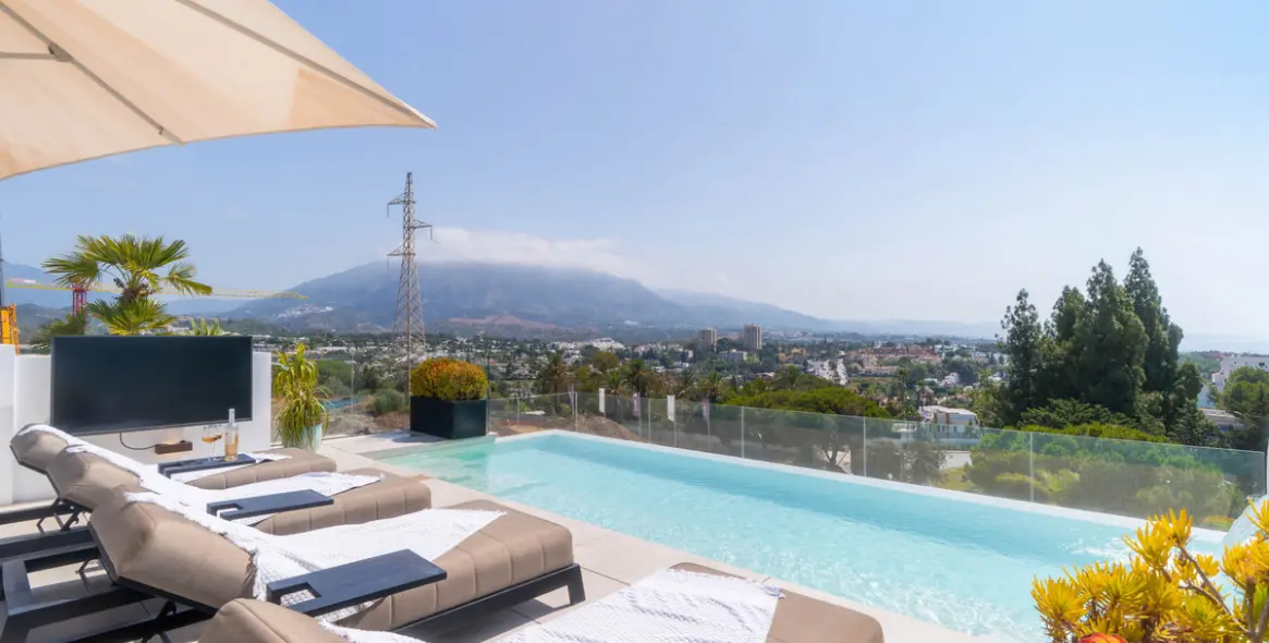 Venta de villa independiente en Nueva Andalucía 47