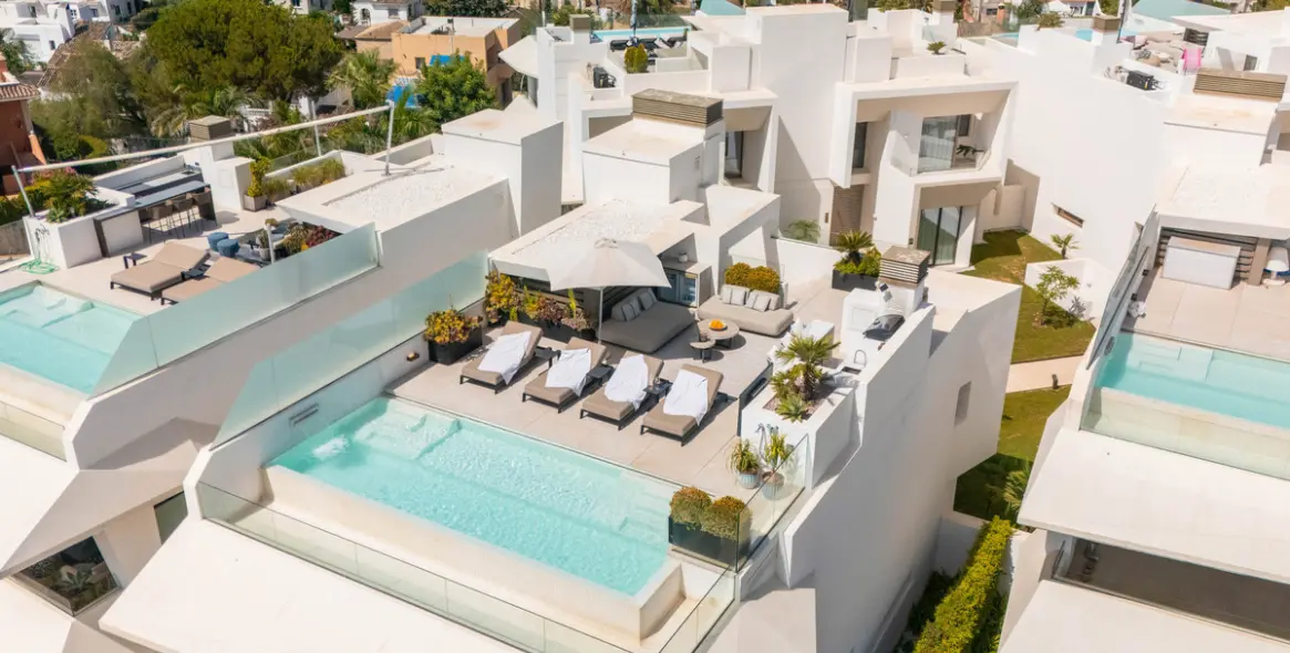 Venta de villa independiente en Nueva Andalucía 58