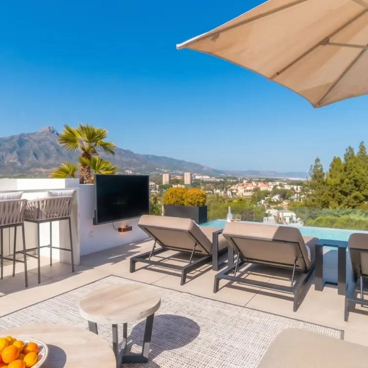 Sale of detached villa in Nueva Andalucía