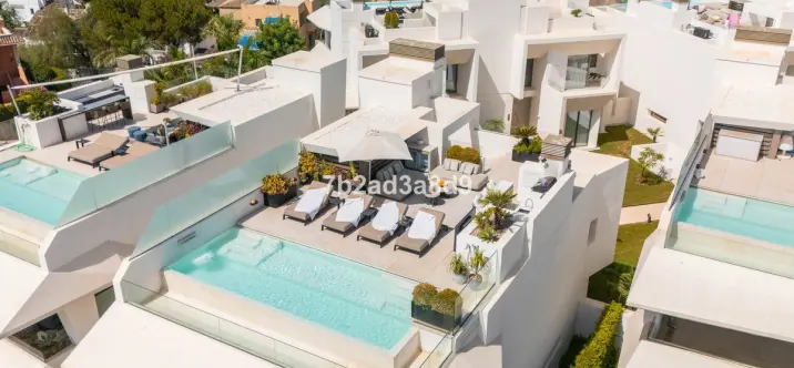 Venta de villa independiente en Nueva Andalucía 0