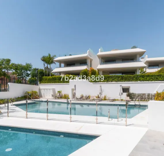 Venta de villa independiente en Nueva Andalucía