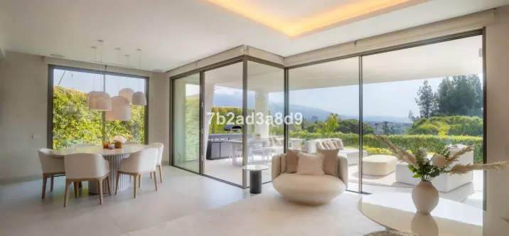 Venta de villa independiente en Nueva Andalucía 3