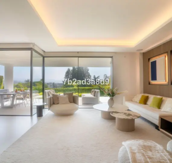 Venta de villa independiente en Nueva Andalucía