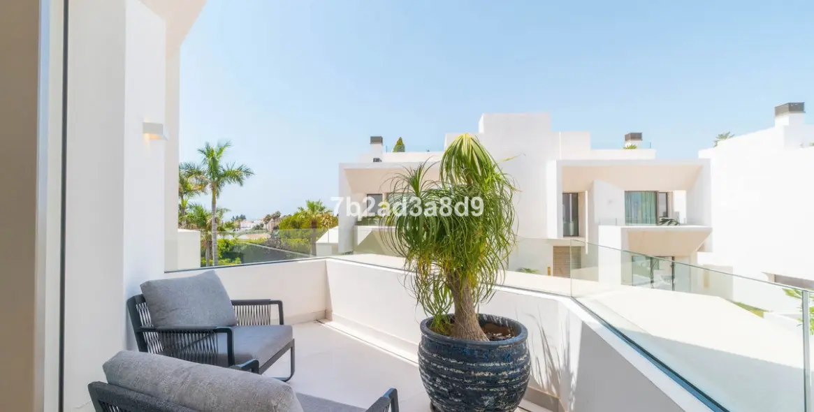 Sale of detached villa in Nueva Andalucía 14