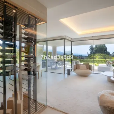 Sale of detached villa in Nueva Andalucía