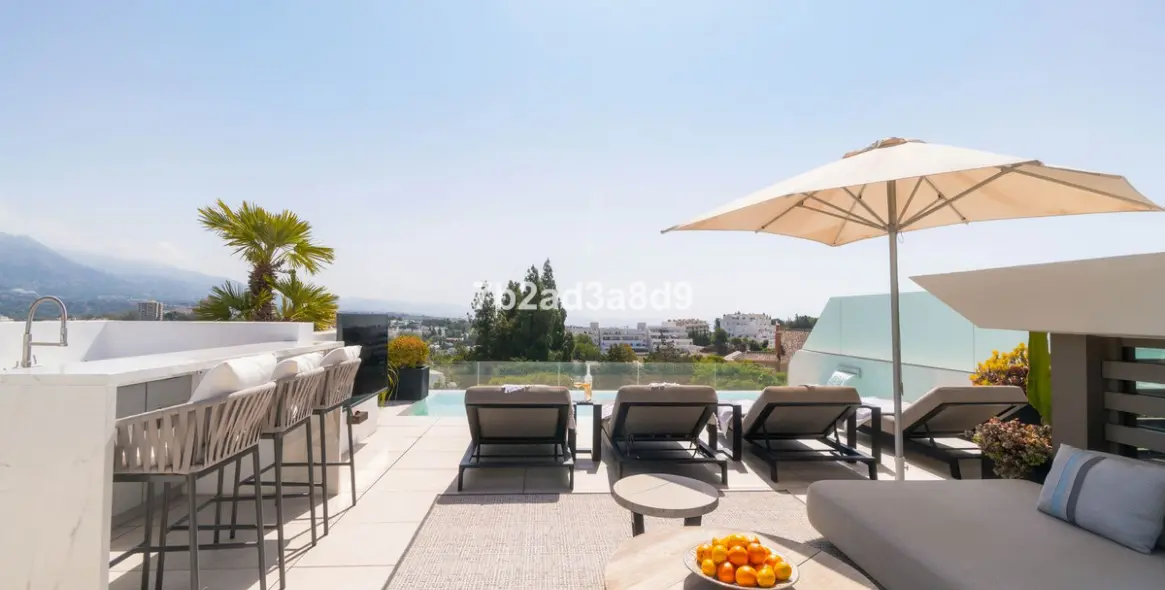 Sale of detached villa in Nueva Andalucía 10