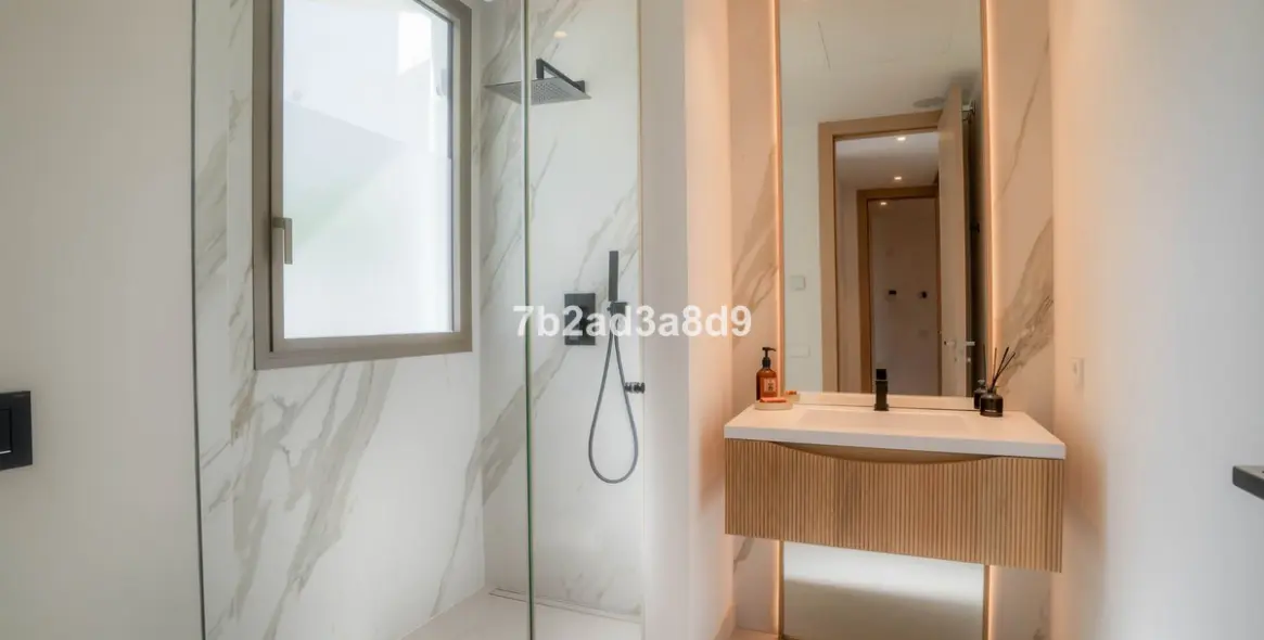 Sale of detached villa in Nueva Andalucía 11