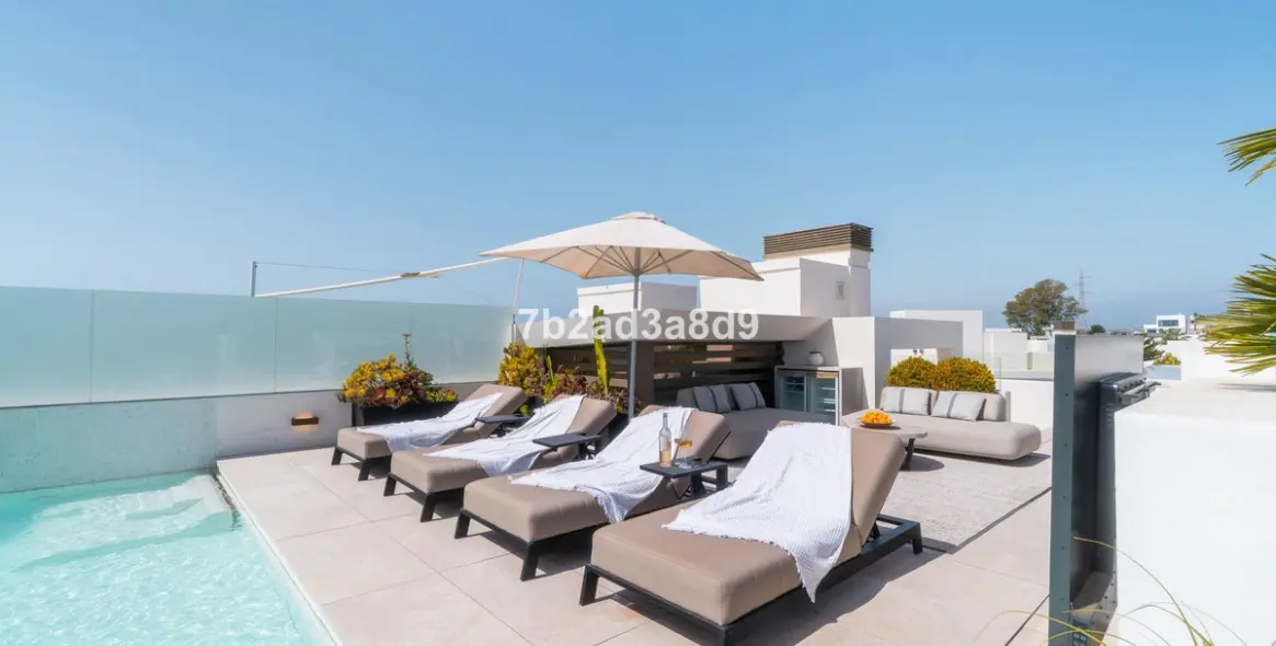 Sale of detached villa in Nueva Andalucía 19