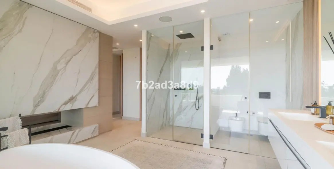 Sale of detached villa in Nueva Andalucía 27