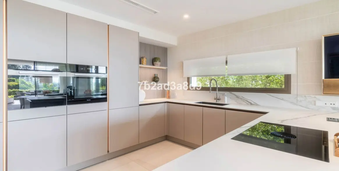 Sale of detached villa in Nueva Andalucía 33