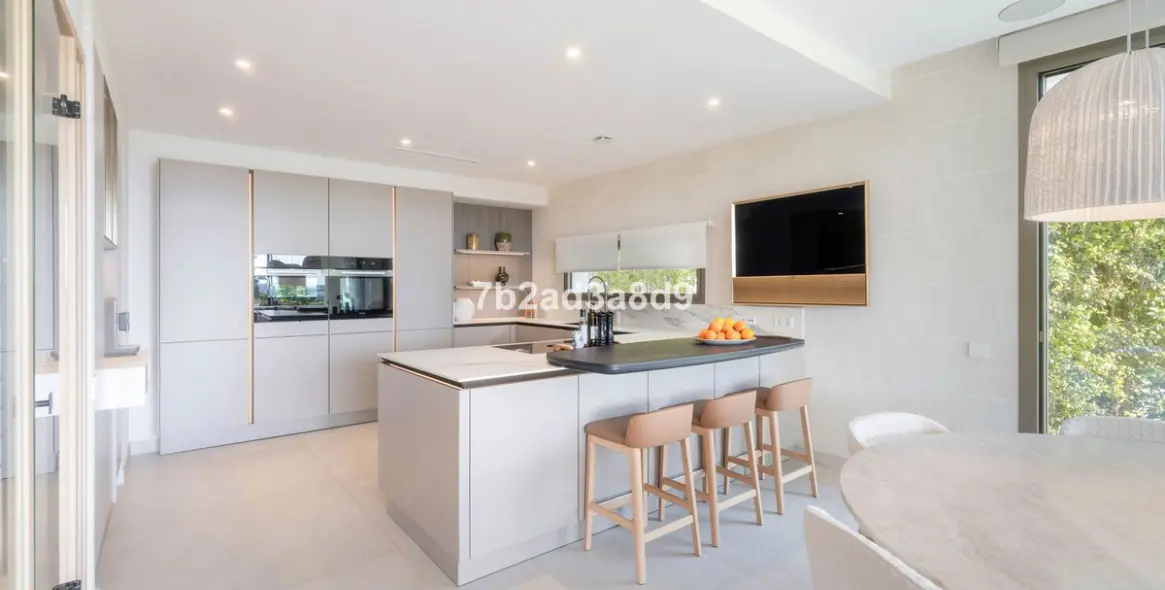 Sale of detached villa in Nueva Andalucía 34