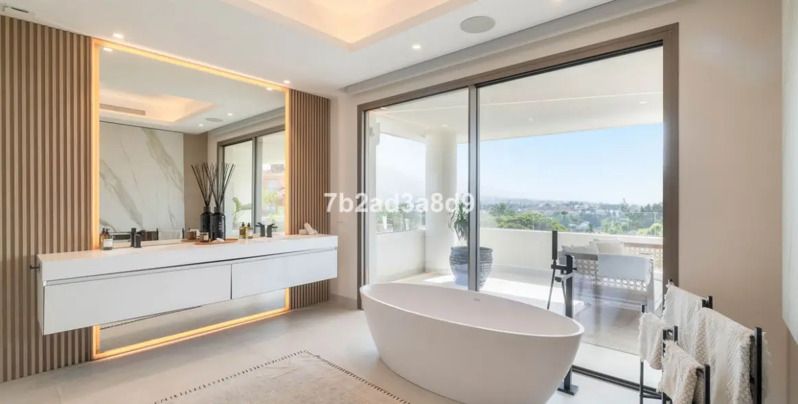 Sale of detached villa in Nueva Andalucía 37