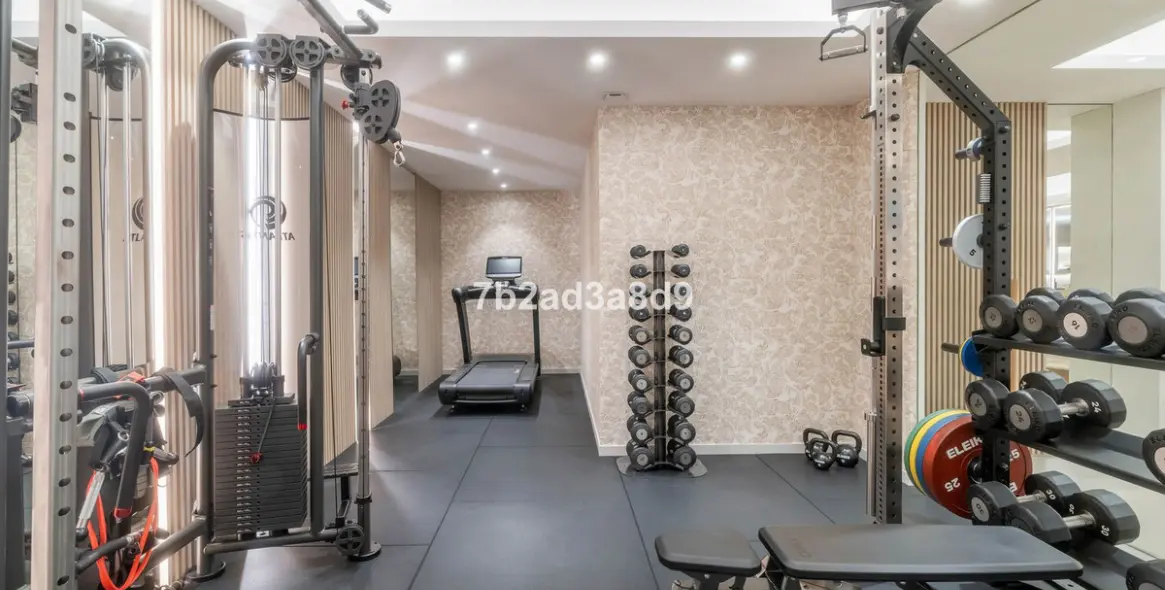 Sale of detached villa in Nueva Andalucía 43