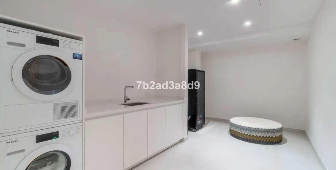 Sale of detached villa in Nueva Andalucía 44