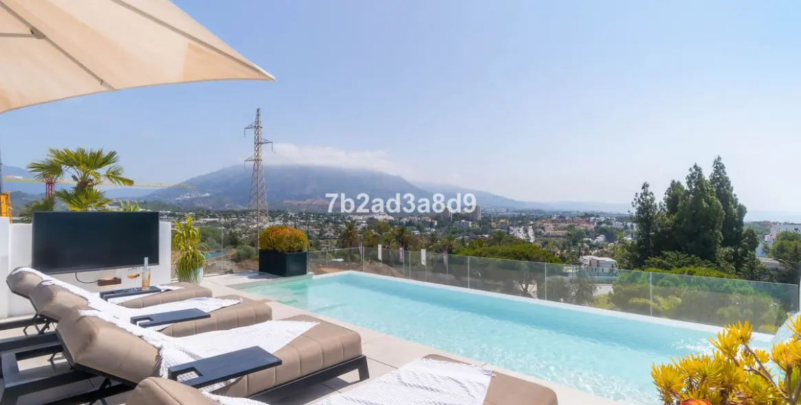 Sale of detached villa in Nueva Andalucía 46