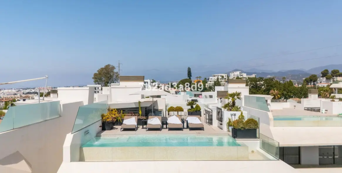 Sale of detached villa in Nueva Andalucía 48