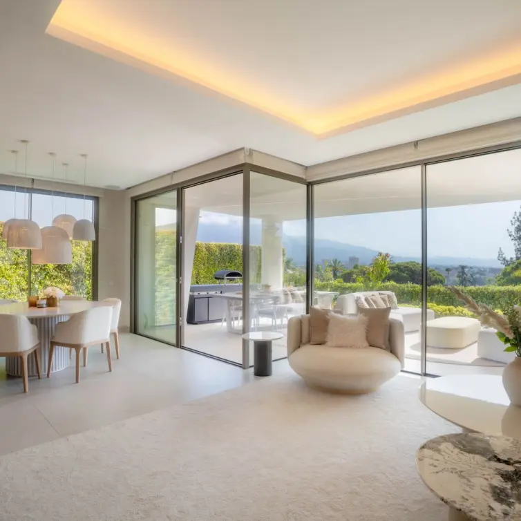 Sale of detached villa in Nueva Andalucía