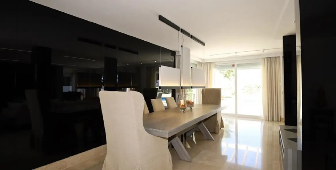 Продажа  отдельно стоящей виллы в Las Brisas 5