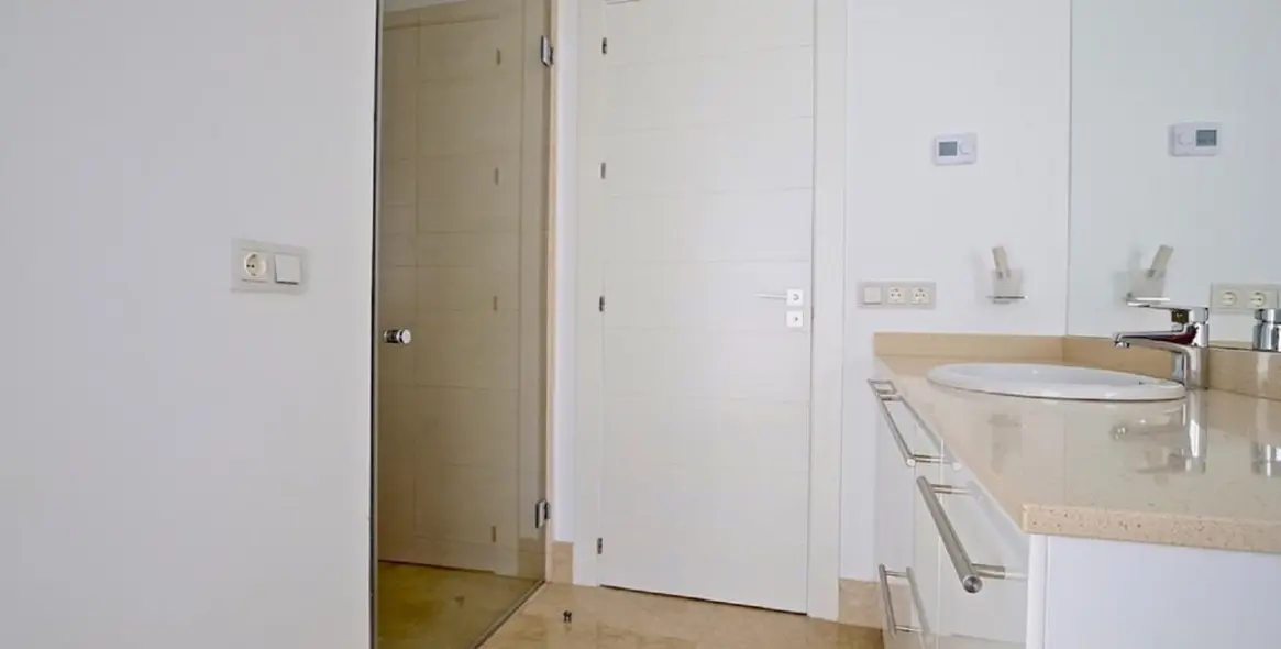 Продажа  отдельно стоящей виллы в Las Brisas 14