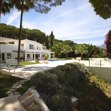 Sale of detached villa in Las Brisas