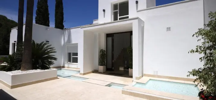 Sale of detached villa in Las Brisas 2