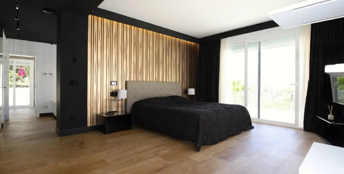 Sale of detached villa in Las Brisas 8