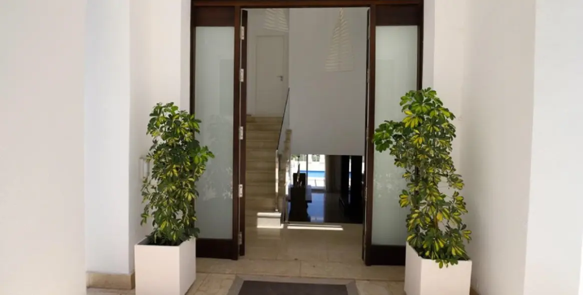 Sale of detached villa in Las Brisas 17