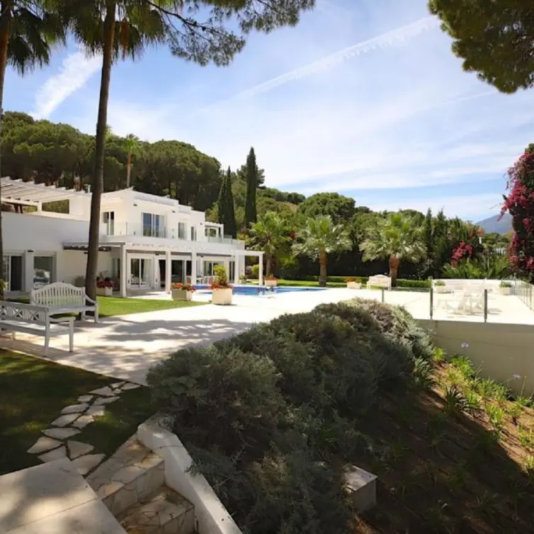 Sale of detached villa in Las Brisas